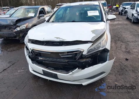 2015 Hyundai Sonata Eco z USA, uszkodzony, nr VIN 5NPE24AA1FH193298